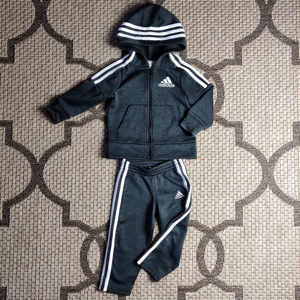 2t Adidas track suit black